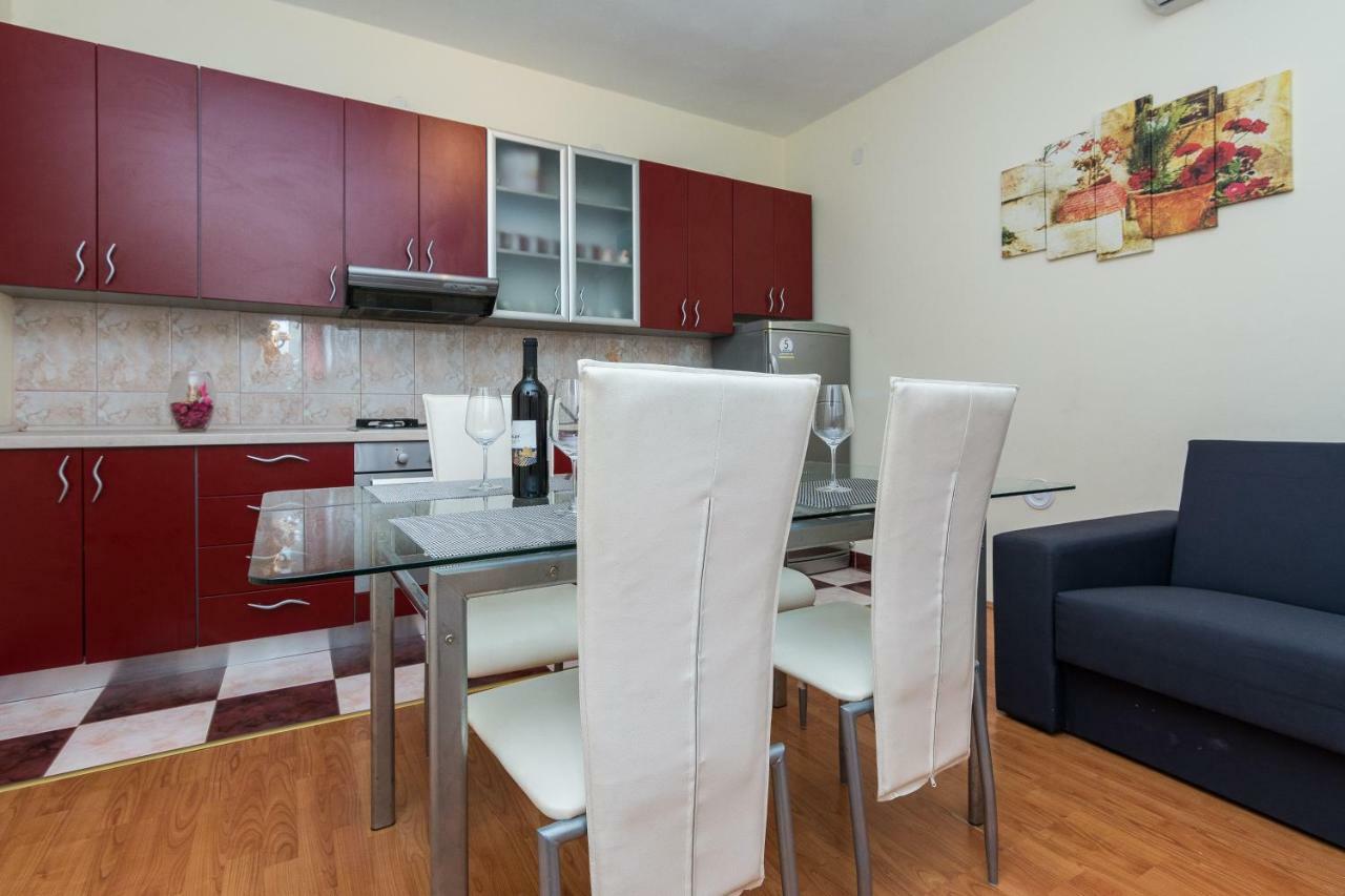 Apartman Mladenka Sukosan Exterior photo