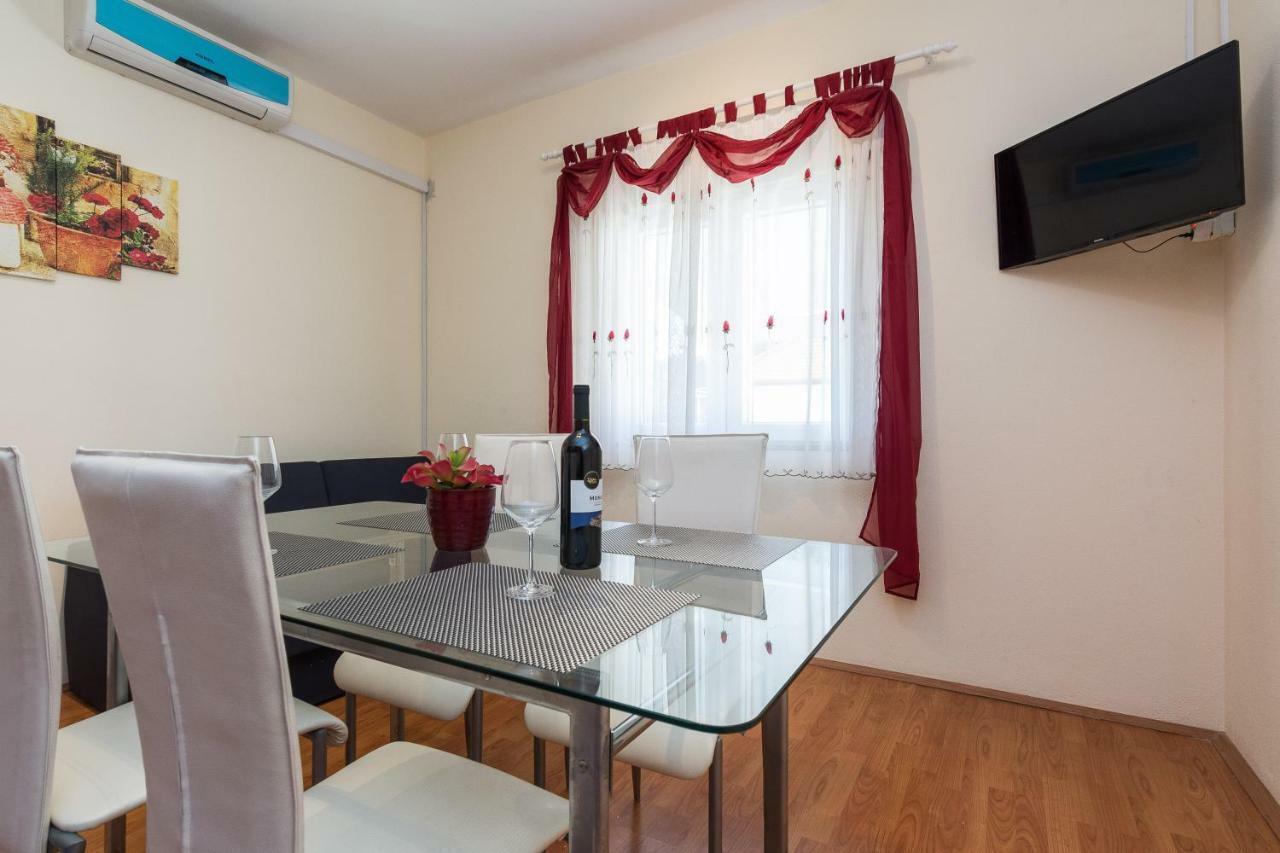 Apartman Mladenka Sukosan Exterior photo