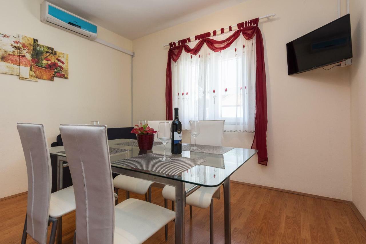 Apartman Mladenka Sukosan Exterior photo