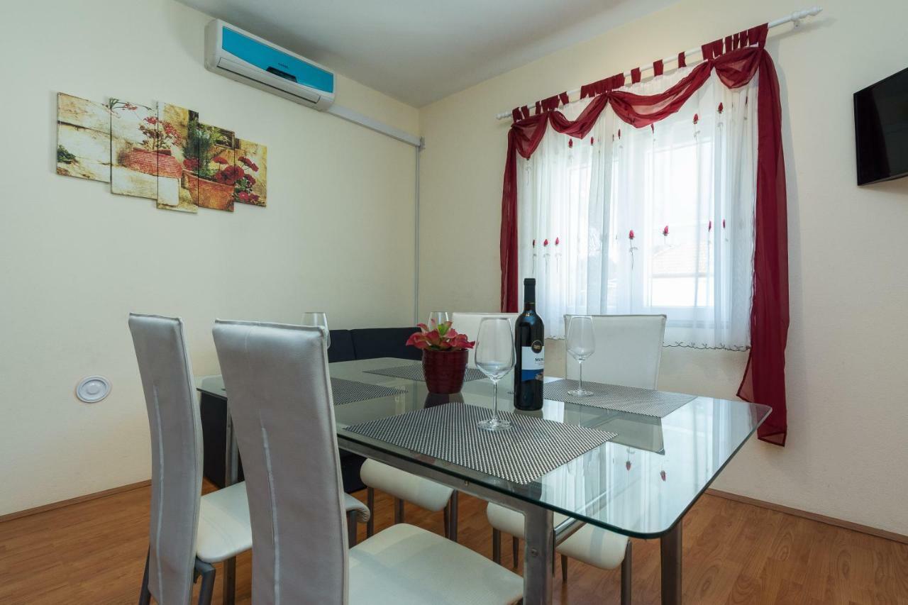 Apartman Mladenka Sukosan Exterior photo